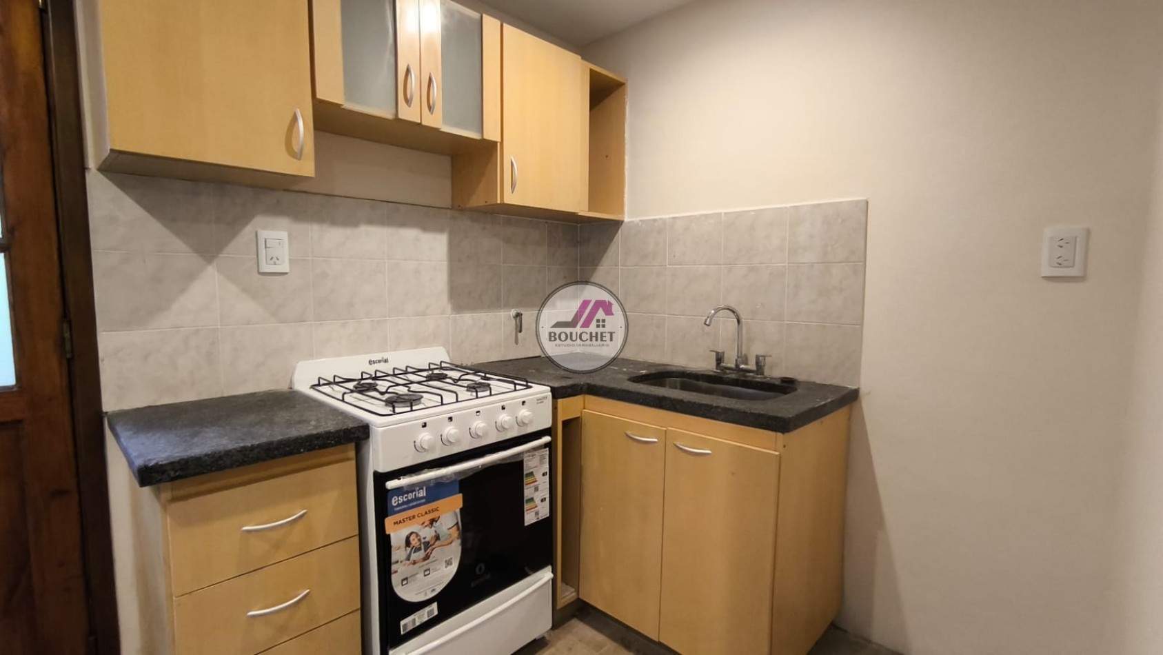 VENDO DUPLEX 4 AMBIENTES CON PATIO Y COCHERA