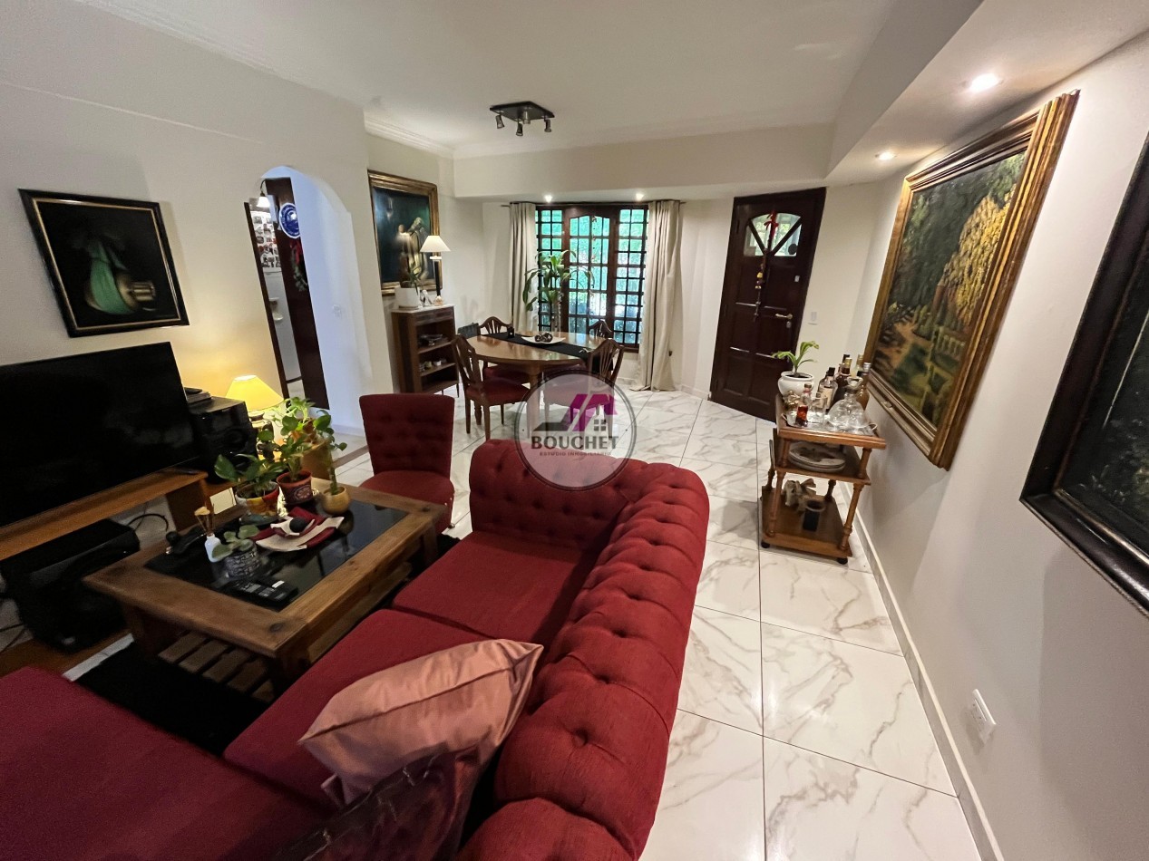 VENDO CASA 5 AMBIENTES CON PILETA EN LAS FAROLAS