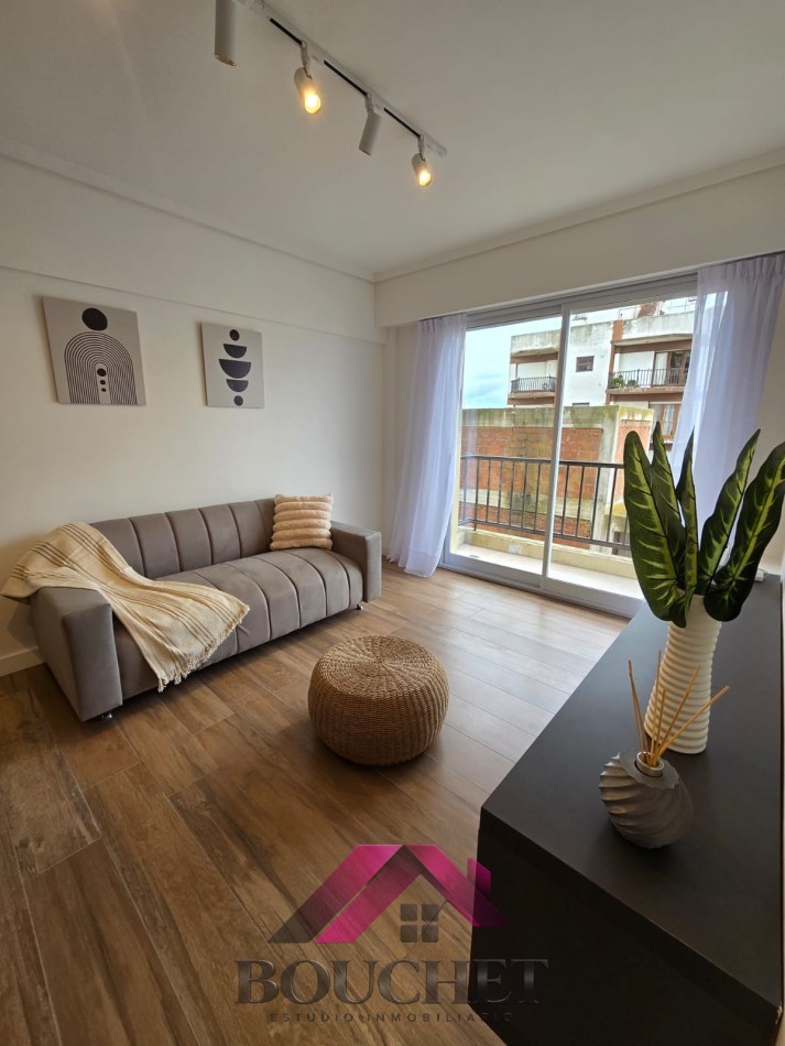 DEPARTAMENTO 2 AMBIENTES A LA CALLE Y BALCONES | PLAZA MITRE