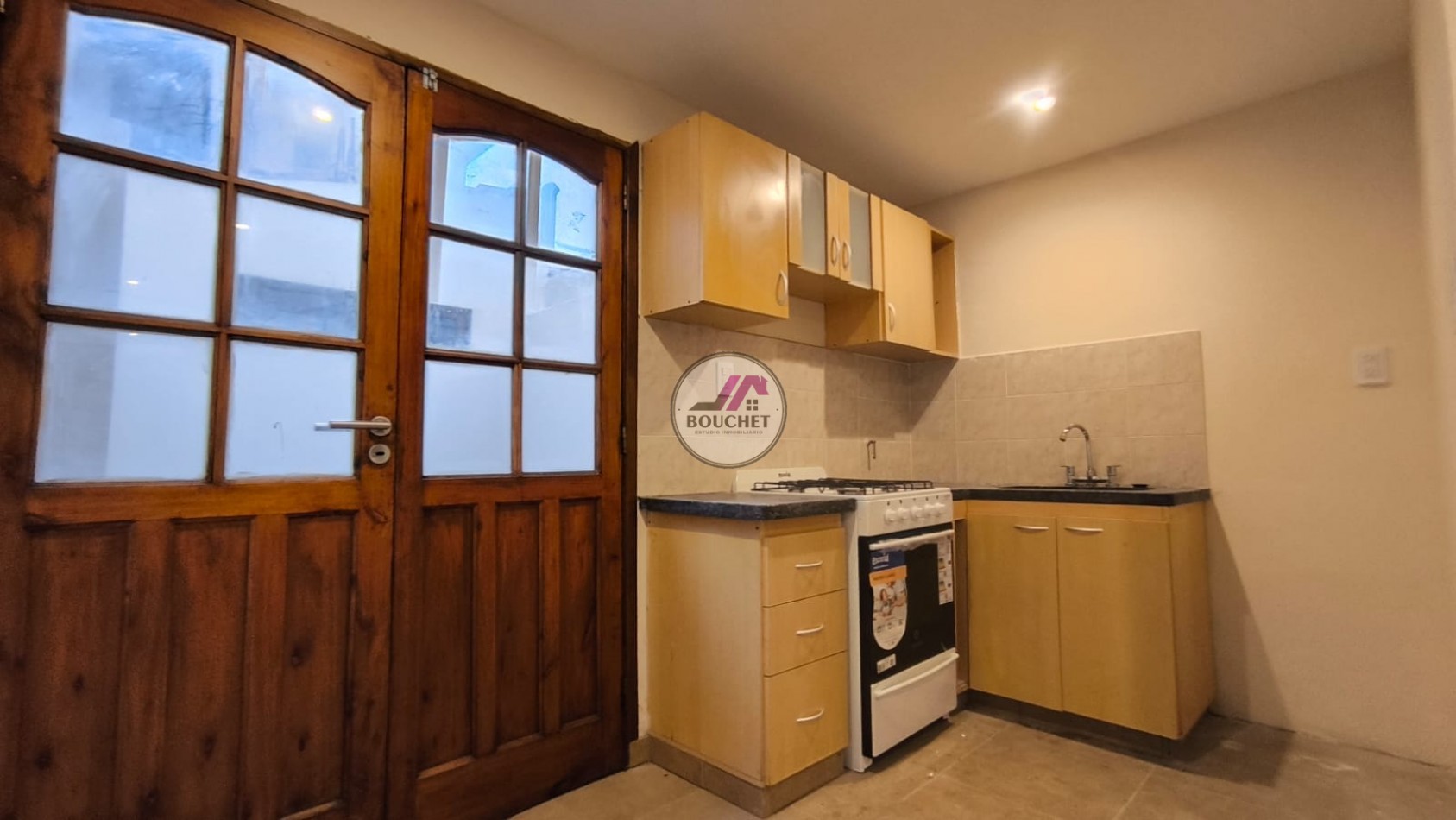VENDO DUPLEX 4 AMBIENTES CON PATIO Y COCHERA