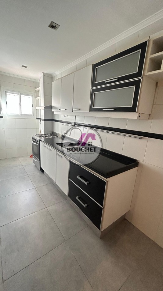 VENDO DEPARTAMENTO 3 AMBIENTES CON COCHERA PLAZA MITRE