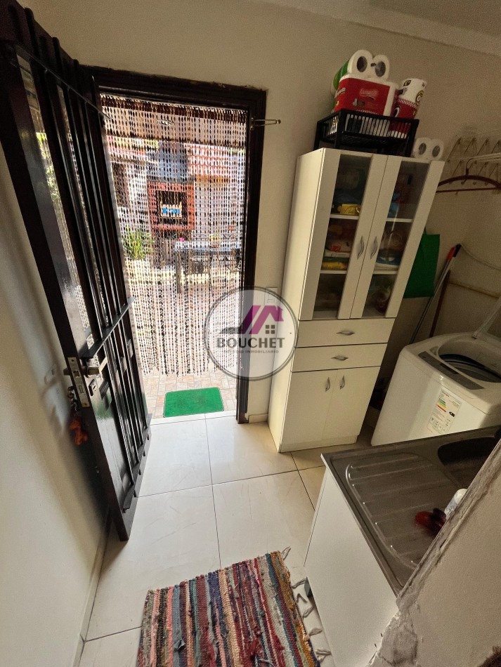 VENDO CASA 5 AMBIENTES CON PILETA EN LAS FAROLAS