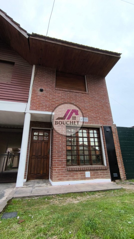 VENDO DUPLEX 4 AMBIENTES CON PATIO Y COCHERA