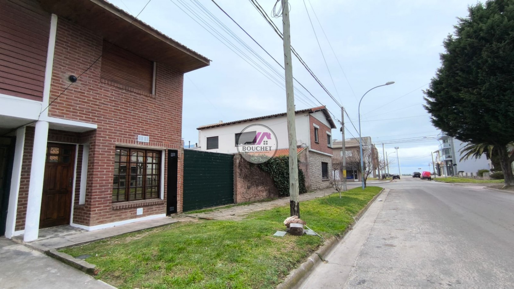 VENDO DUPLEX 4 AMBIENTES CON PATIO Y COCHERA