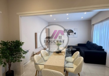CHALET EN PH DE 4 AMBIENTES CON GARAJE, PATIO Y TERRAZA EN VENTA | LA PERLA