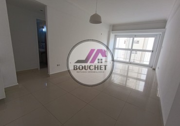VENDO DEPARTAMENTO 3 AMBIENTES CON BALCON PLAZA MITRE 