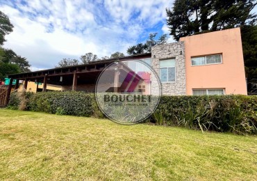 VENDO CHALET 5 AMBIENTES CON PARQUE Y QUINCHO 