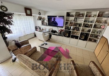 VENDO CHALET CON PARQUE 4 AMBIENTES - CONSTITUCION