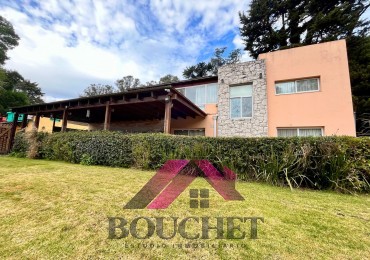 VENDO CHALET 5 AMBIENTES CON PARQUE Y QUINCHO 