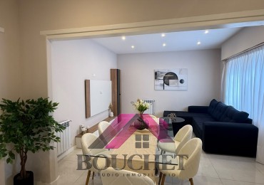 CHALET EN PH DE 4 AMBIENTES CON GARAJE, PATIO Y TERRAZA EN VENTA | LA PERLA