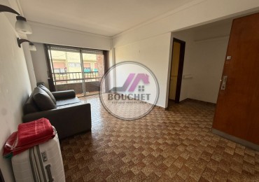 DEPARTAMENTO 3 AMBIENTES A LA CALLE CON BALCON EN VENTA | CENTRO
