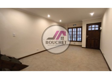 VENDO DUPLEX 4 AMBIENTES CON PATIO Y COCHERA