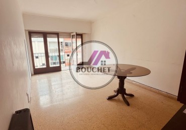 VENDO DEPARTAMENTO 2 AMBIENTES CON BALCON SALIENTE